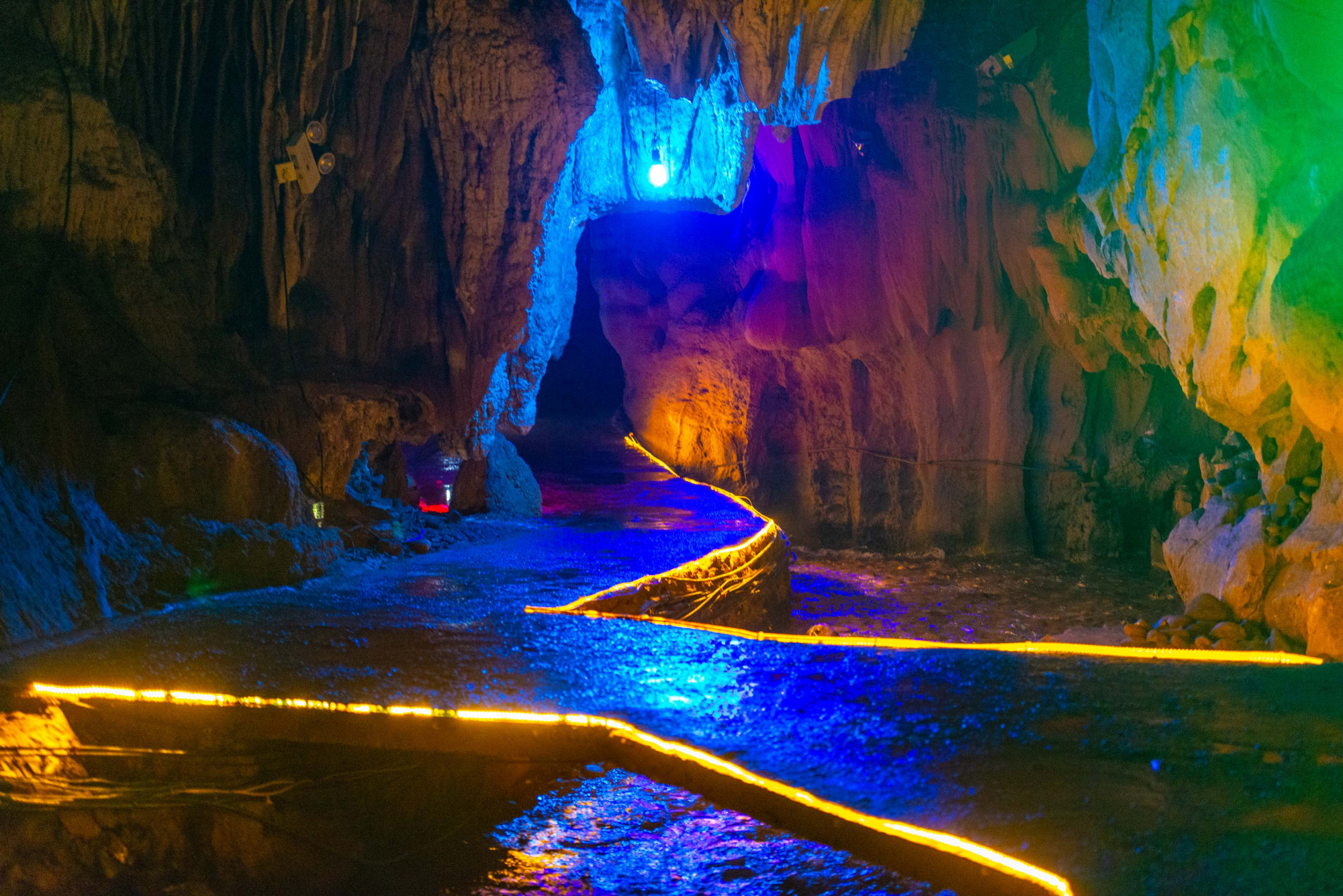 被诸葛亮称赞的西双版纳仙境,藏着中国最大的雨林溶洞