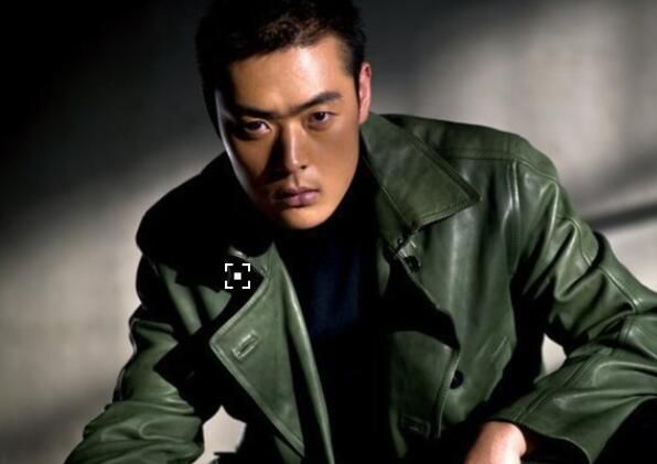这个名字对大家来说会有点陌生他是《亮剑》中"魏和尚"的扮演者.