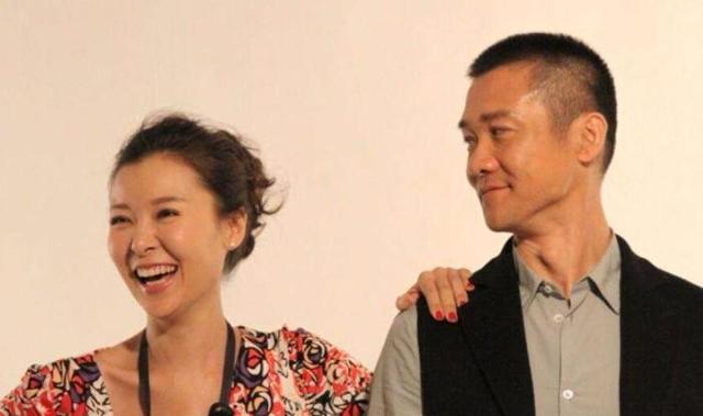 47岁柯蓝近照曝光隐藏了11年的老公原来是我们都很熟悉