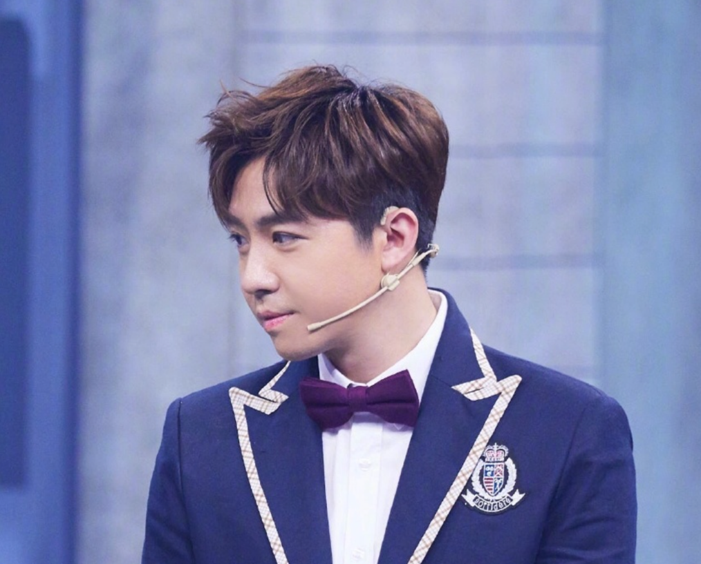 十一年后俞灏明重提往事,为郑爽而避讳某个名字,四人说法很巧妙