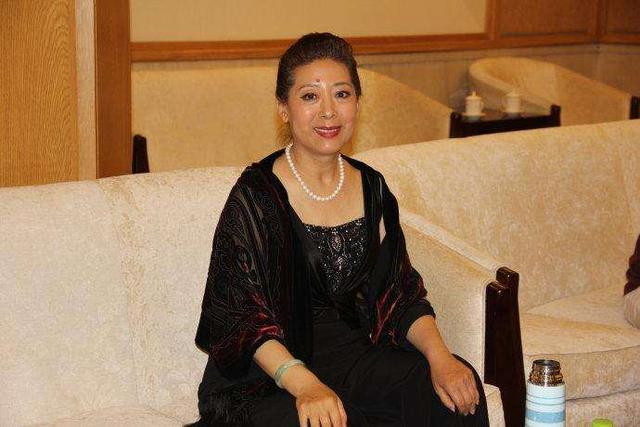 国家一级演员关牧村,10岁丧母和弟弟相依为命,还遭前夫家暴