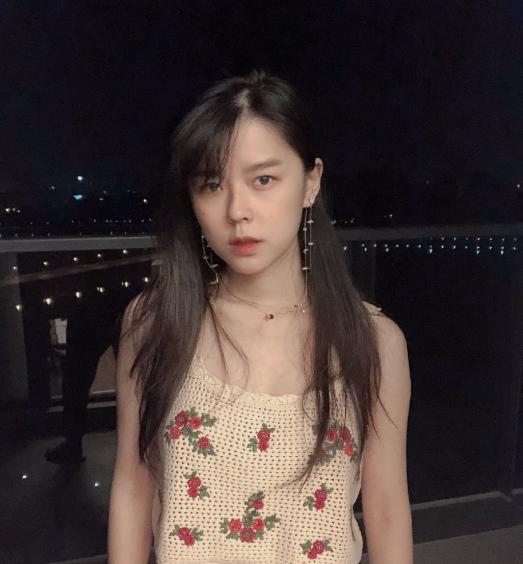 沫子发自拍,14字自我介绍:19岁,颜值,技术,36d,枯燥了