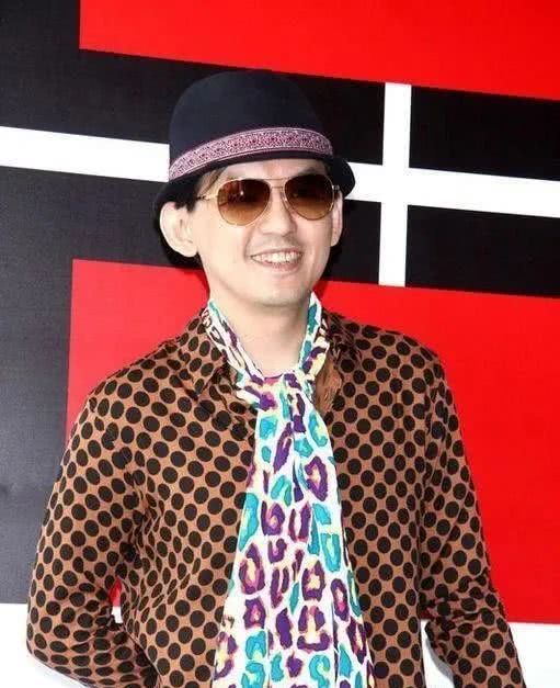 三角恋恩怨结束,他娶了小自己19岁的女友,两位前任大方送祝福|黄子佼