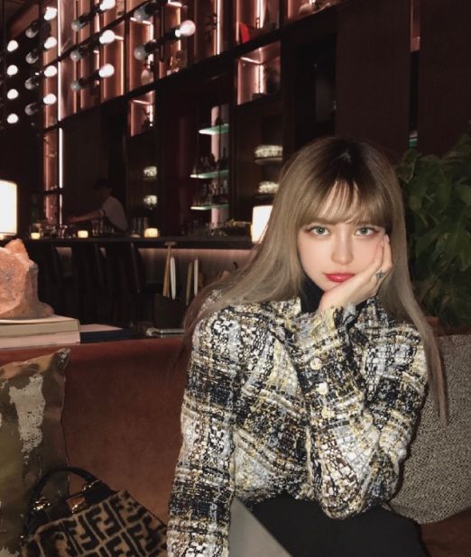 潮流美女周扬青不同穿搭信手捏来真不愧被称为小angelababy