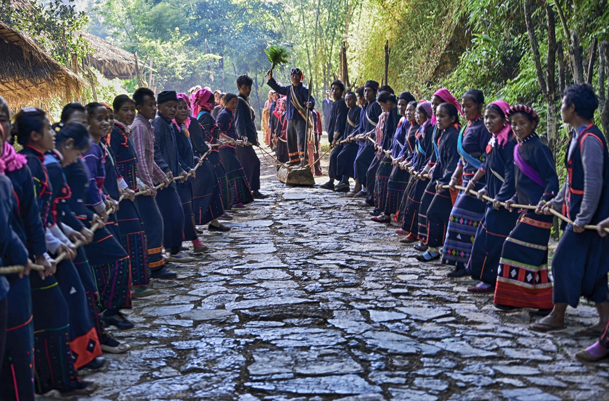 云南沧源翁丁大寨原始拉木鼓祭祀仪式祝祷平安康泰的佤族木鼓