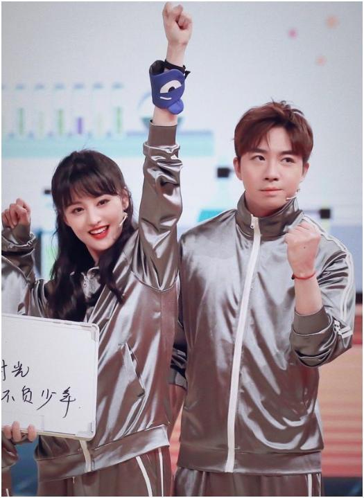 11年后,郑爽俞灏明上演"跨世纪拥抱",俞灏明一个举动惹人泪奔