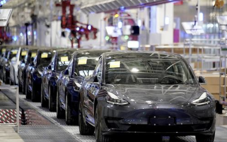 万人热议马斯克，谁来给特斯拉“换芯门”定性？