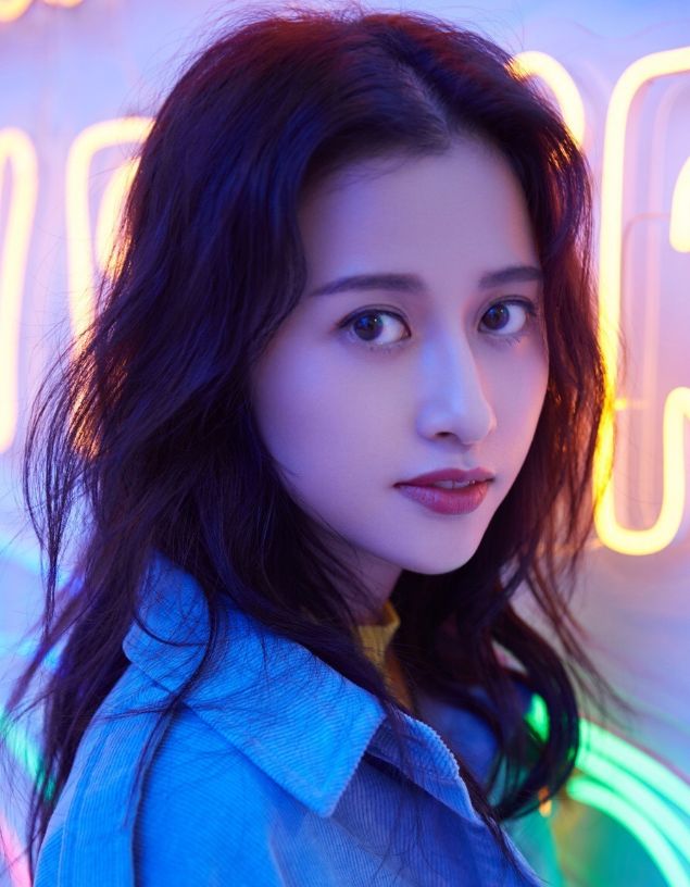 说陈雅丽颜值完胜诸葛大力可是没有一点夸大的成分,看看她这精致"神仙