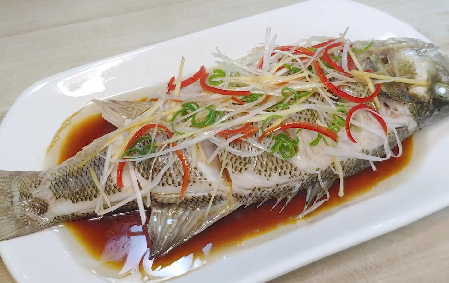 今天就用鲈鱼来做道美食.