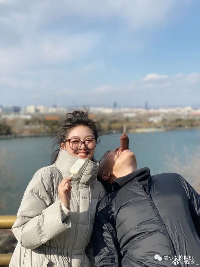 晚晚又发照片惹众怒艺术名媛人设彻底不要了