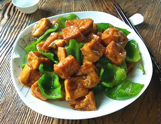 青椒炒油豆腐新做法简直比肉还好吃怎么吃都不够