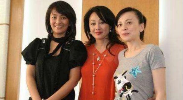 她57岁风韵犹存女儿同样是演员儿子却智商低下