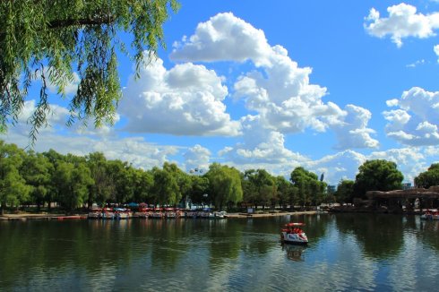 寻找时光遗落的古镇,回归山水的古镇,成都洛带古镇__财经头条