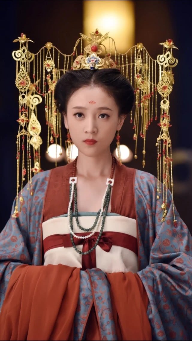当初最美孟婆何花新剧播出,剧中的她变胖让人都直接没有认出来