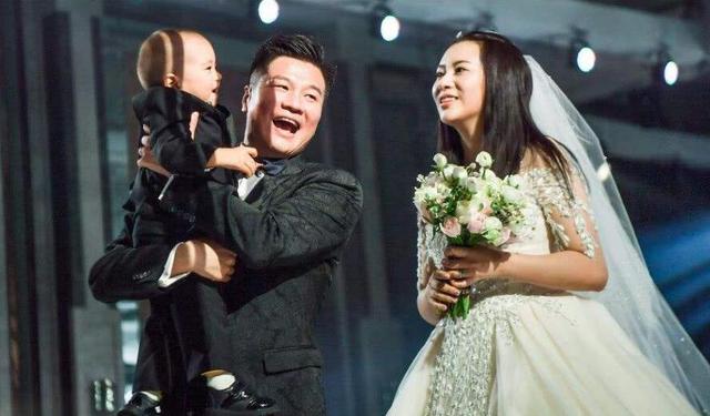 曾是顶级联赛第一射手,43岁李金羽娶漂亮妻子,婚后生活很恩爱