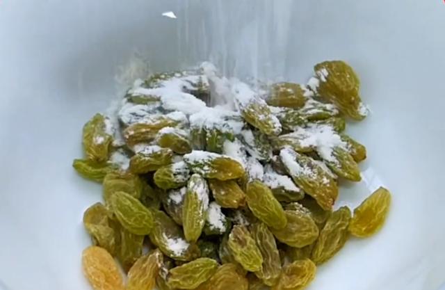 特殊时期不能出去买零食,教你在家用大米做美味,香甜酥脆真及时