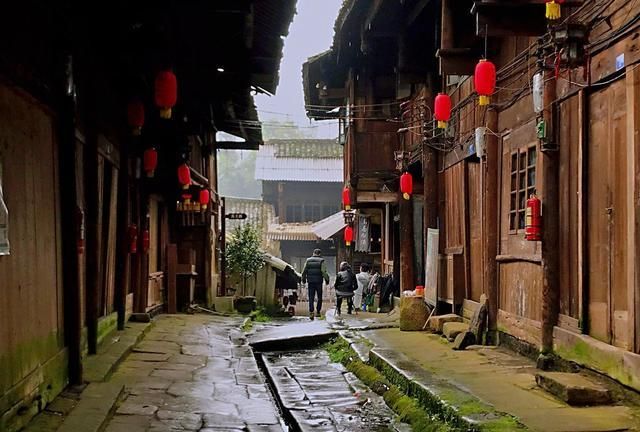 四川最原生态的古镇之一,隐藏深山默默无闻,与峨眉山相邻