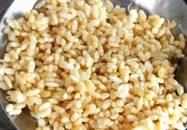 特殊时期不能出去买零食,教你在家用大米做美味,香甜酥脆真及时