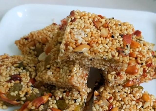 特殊时期不能出去买零食,教你在家用大米做美味,香甜酥脆真及时