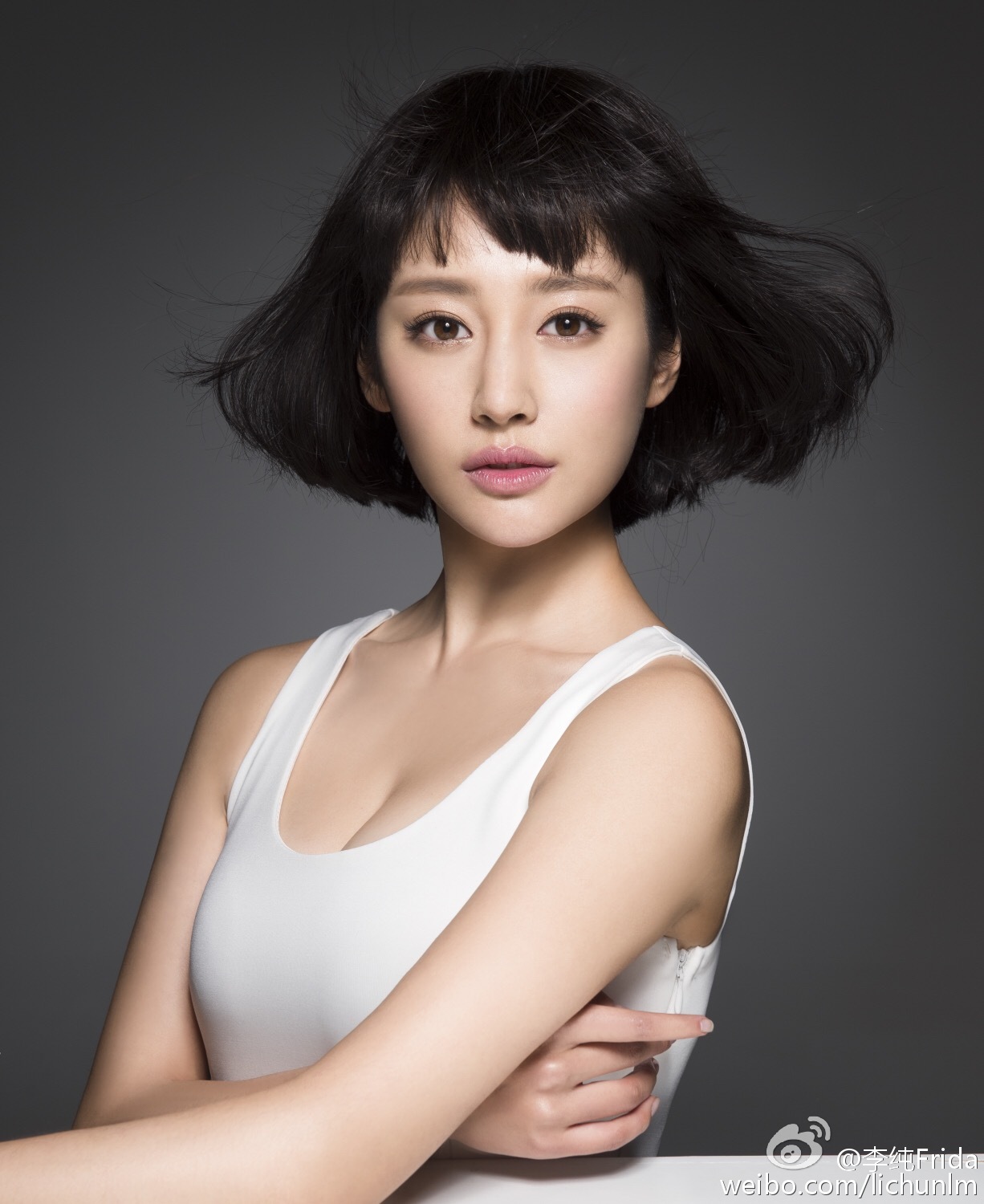 李纯的身材一直都这么好,想知道为什么?因为人家肯坚持锻炼