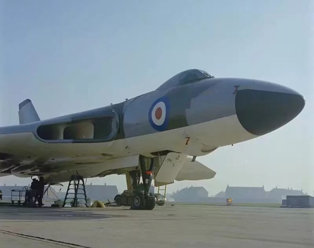英国第一代喷气式战略轰炸机火神,一个优雅的飞行者,就是有点丑