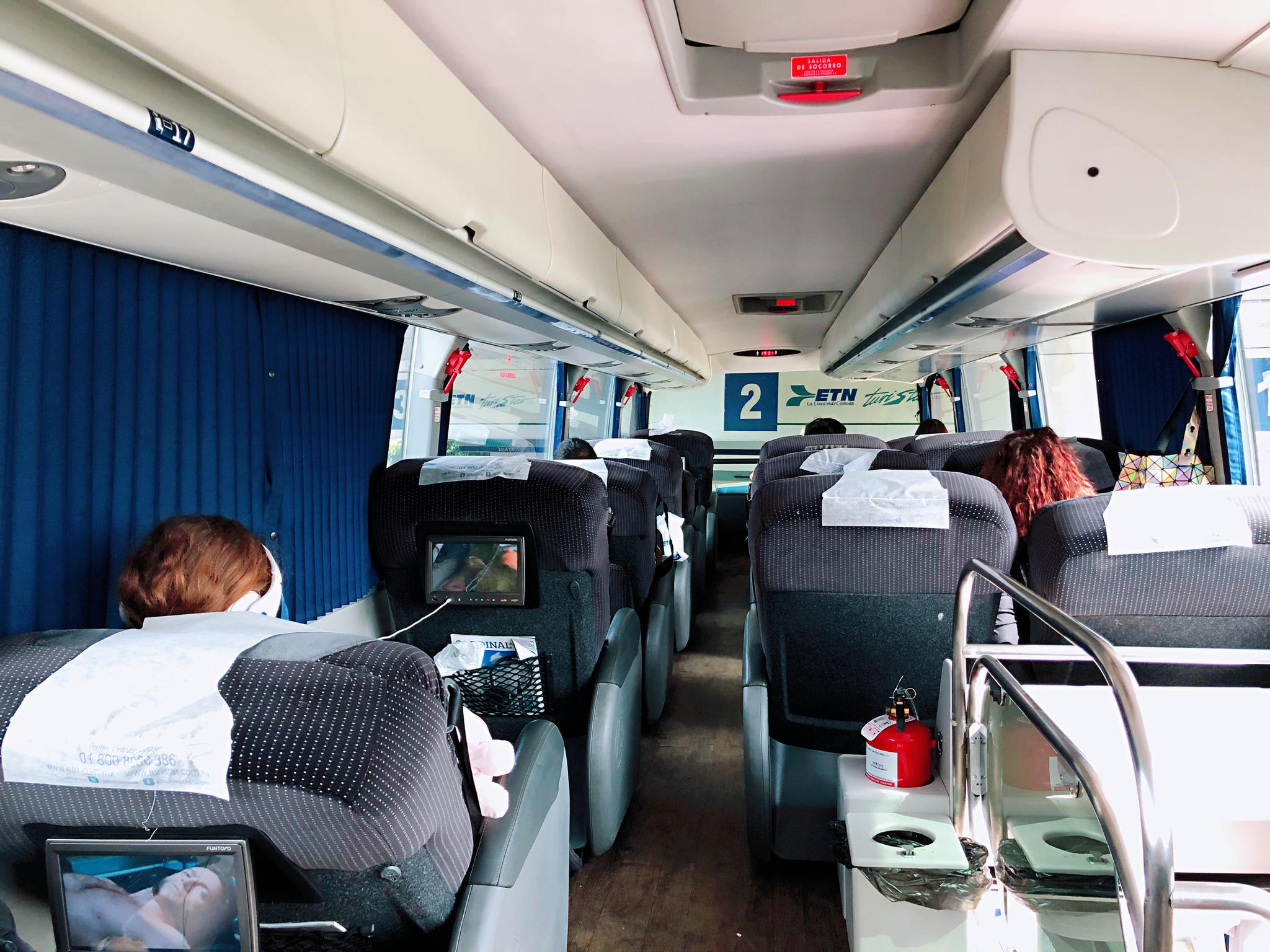墨西哥豪华大巴,堪比飞机商务舱,还有免费零食饮料,游客抢着坐