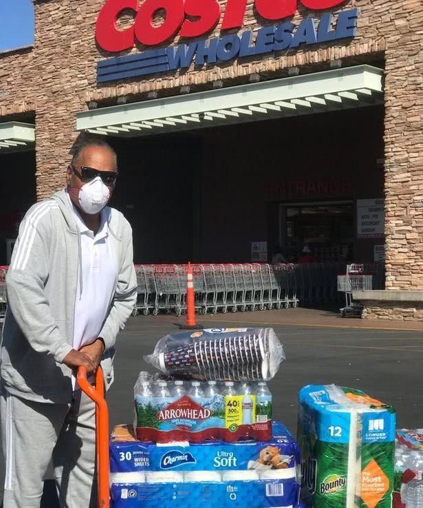 O·J·辛普森也跑到超市抢购物资，网友暗讽 ：你能消灭病毒吗？
