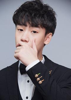 晚玉率队征战虎牙猛男杯游戏主播到底适合打职业还是当评委