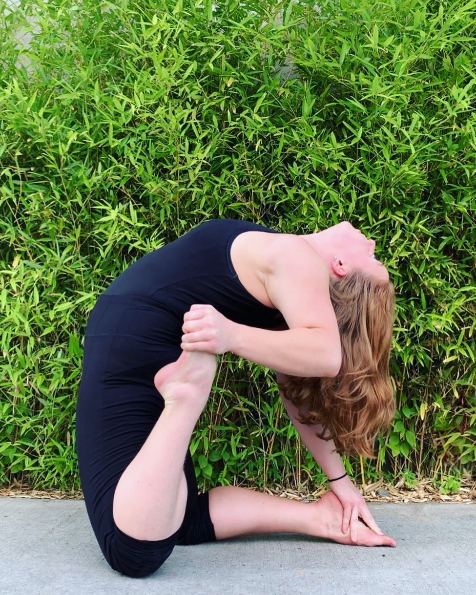 乖乖女徐佳莹亮相演唱会流苏卫衣休闲又时尚身材比例不要太好