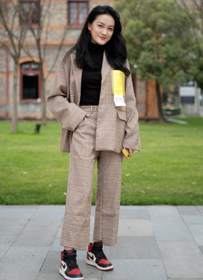 谁说aj只是男生的专属?女生学学下面这样穿,简直潮到无法想象