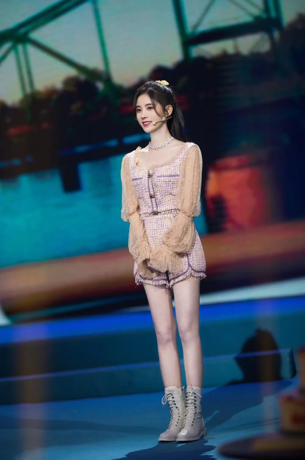 谭松韵我们的今夏小爷带着她最新复古写真来祝大家女王节快乐了!