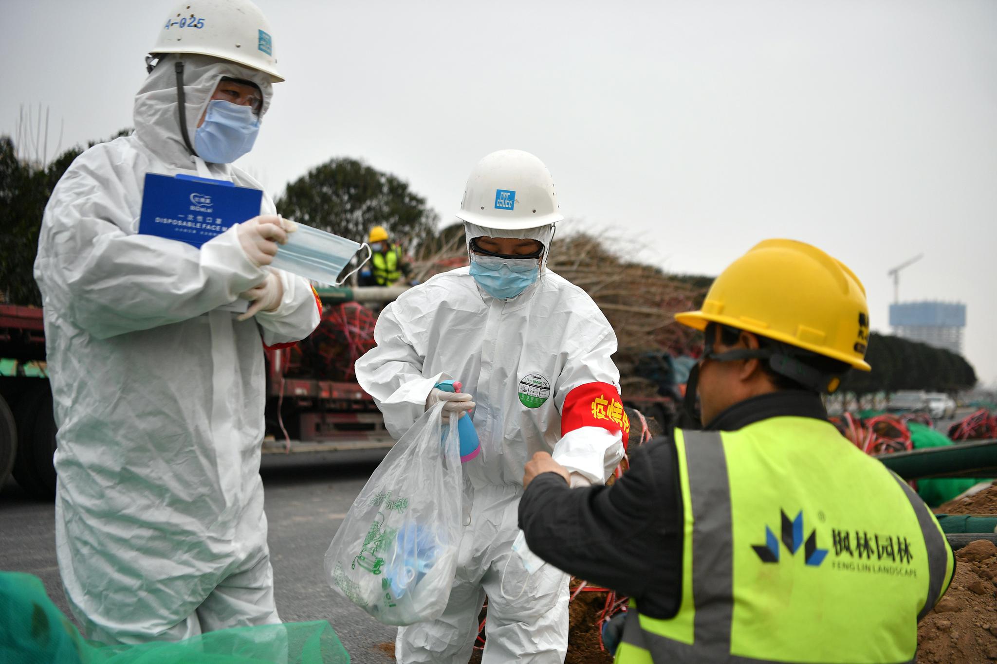 工地上的防疫"姐妹花"