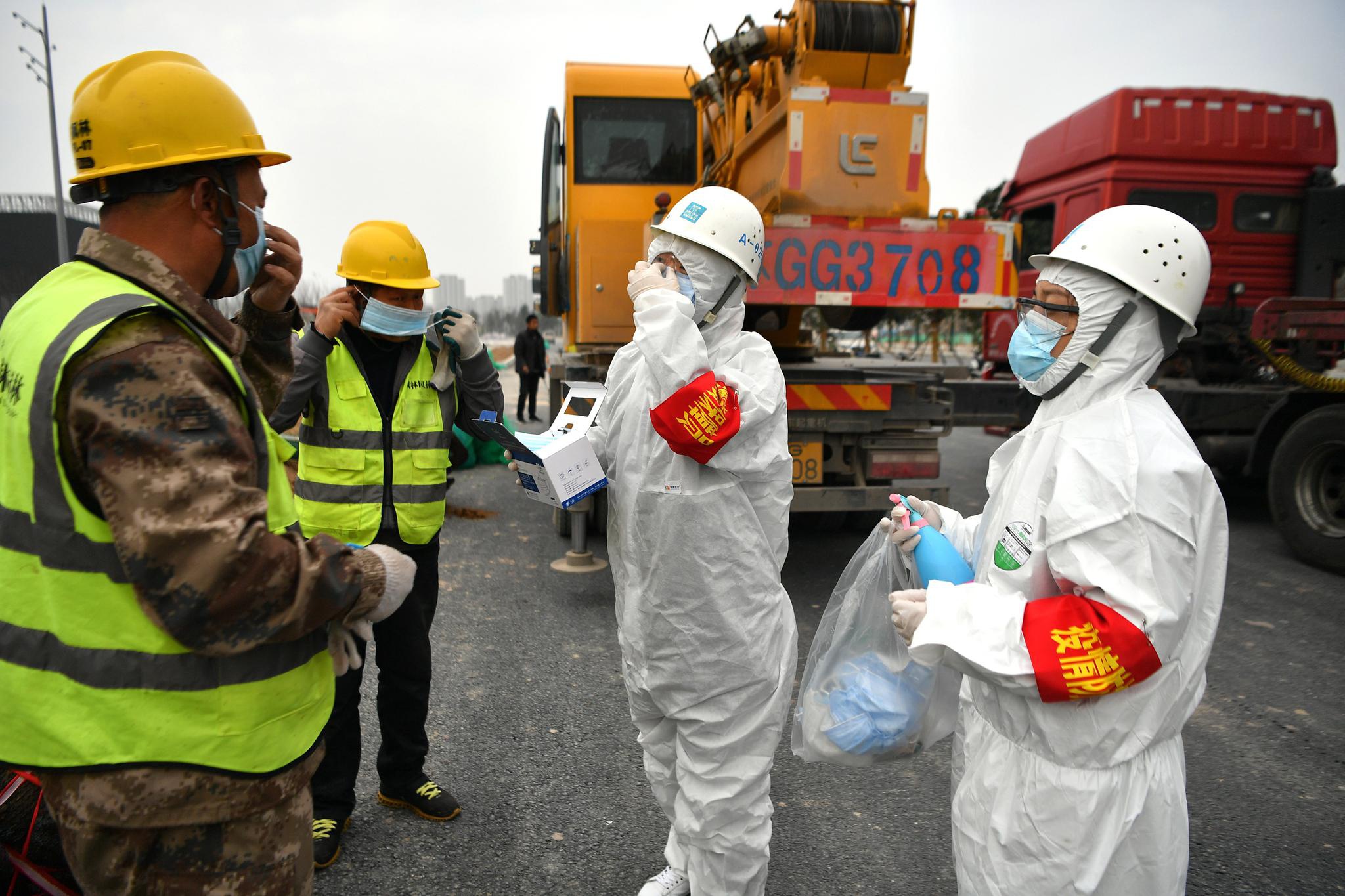 工地上的防疫"姐妹花"