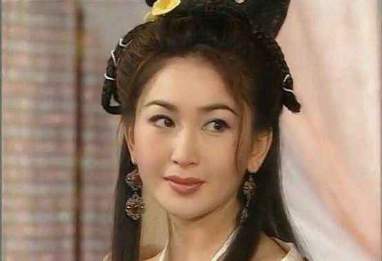 美人迟暮,53的温碧霞衣着清凉出门购物,网友:戴口罩啊!