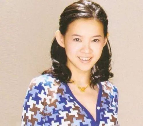 当这段复杂的三角恋结束,黄子佼有了孟耿如,小s有了许雅钧.