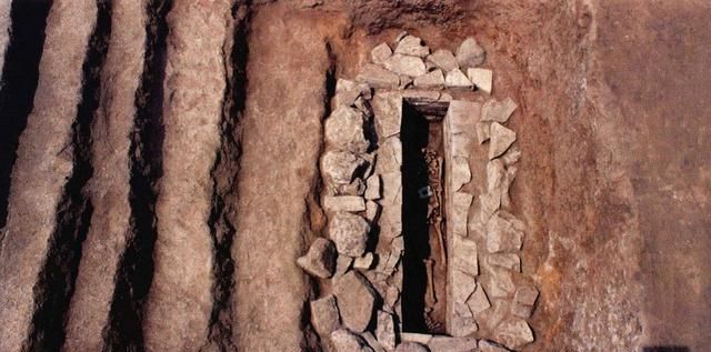 辽宁省牛河梁红山遗址n2z1m26墓出土「红山玉器」