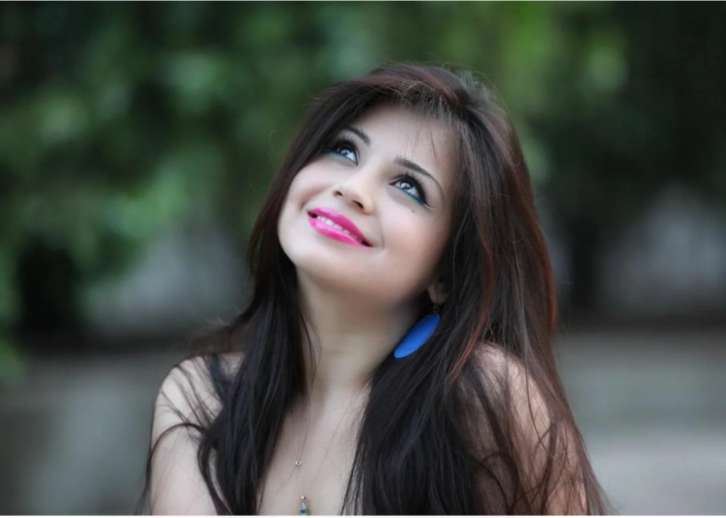 东亚风情的塔吉克斯坦美女天然去雕饰的自然美