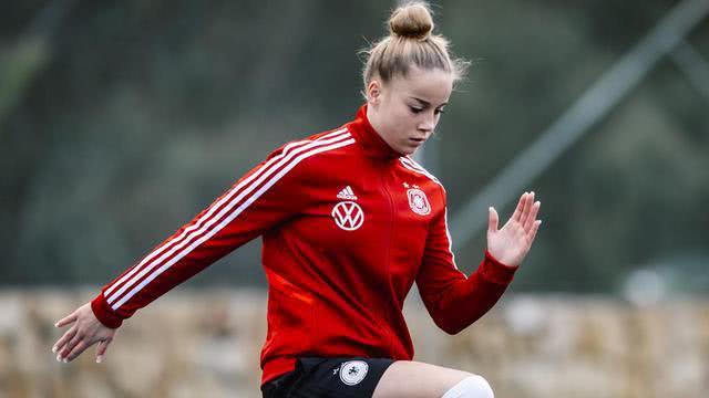 德国女足美女国脚也是他的小迷妹