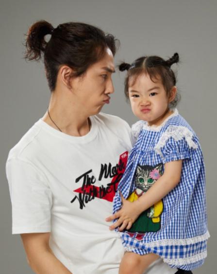 戚薇一家游泰国,与李承铉低调穿情侣装,lucky越长越像甜馨?