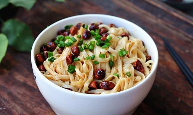 长假里,儿子迷上了吃这面,天天喊我做,8分钟上桌,吃不够!