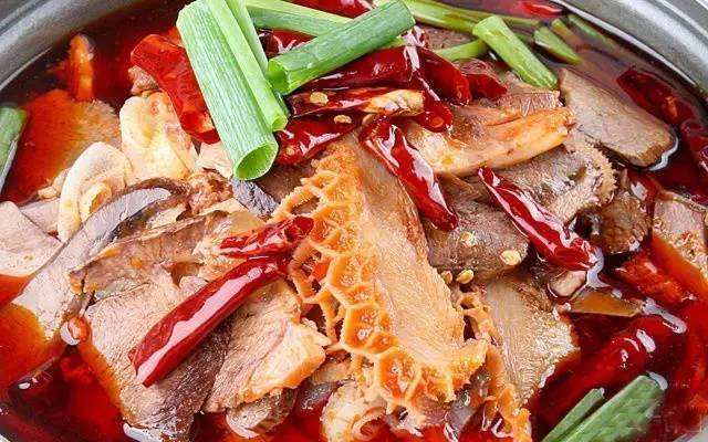 出门游玩推荐临川牛杂,色泽鲜艳,香辣可口,历经千年传承而不衰