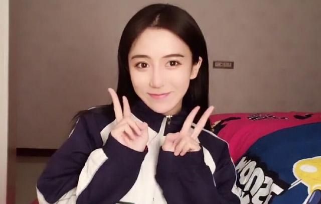 呆妹"毁三观"直播,其父亲都忍不住呵斥:丢脸,读书读哪去了