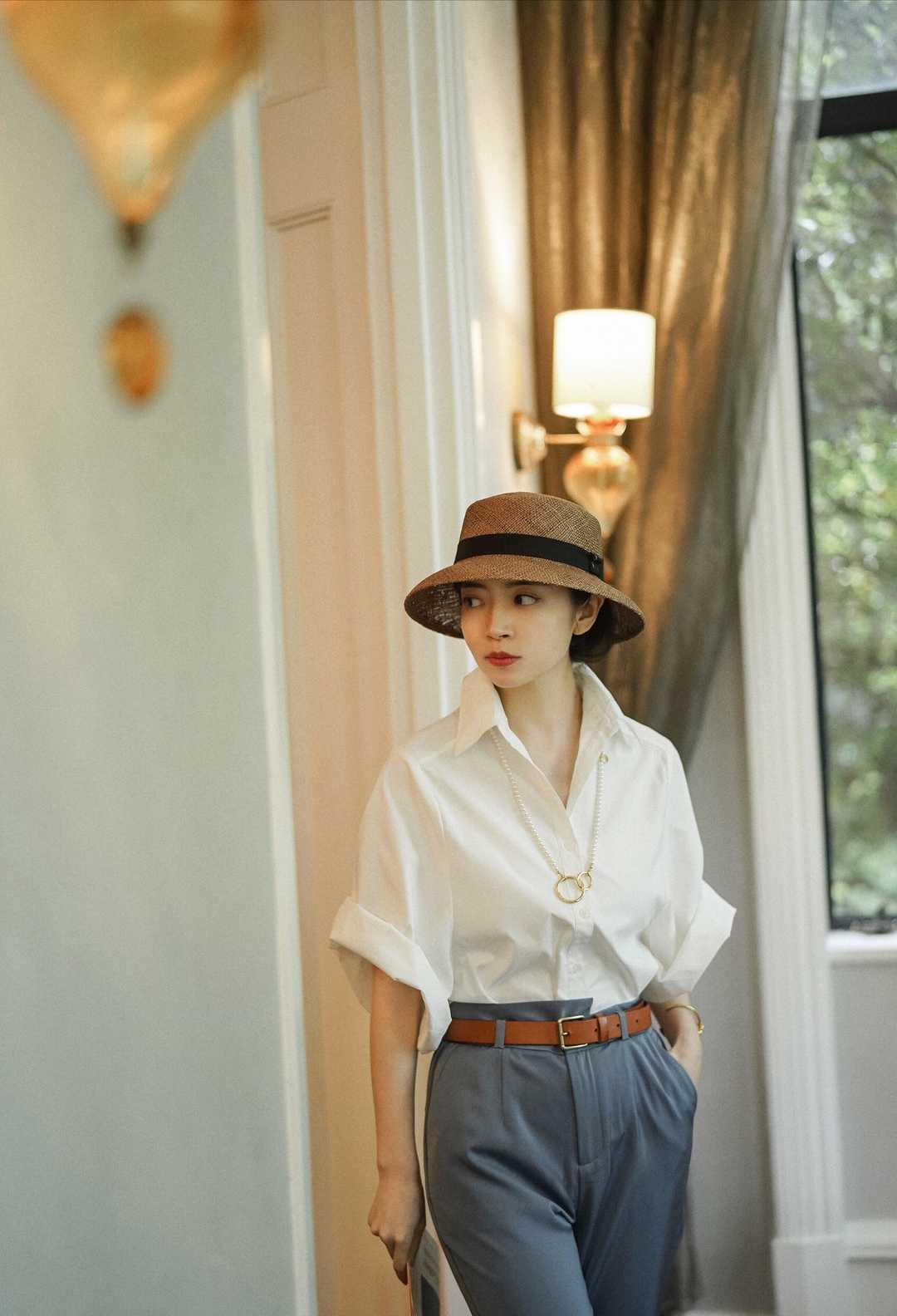三木穿搭太有高级感!白衬衫搭配萝卜裤清新脱俗,简约高级