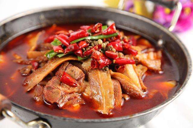 出门游玩推荐临川牛杂,色泽鲜艳,香辣可口,历经千年传承而不衰