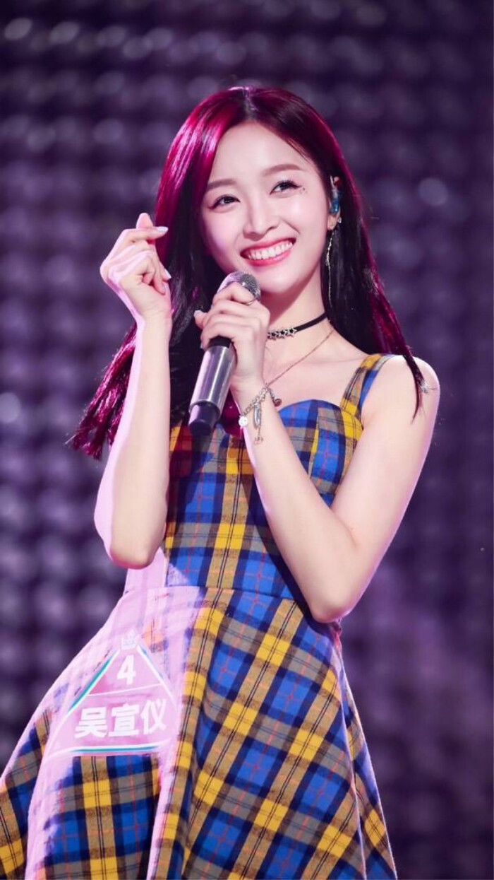 吴宣仪晒素颜照生图与化妆对比有多大网友是不是翻车了