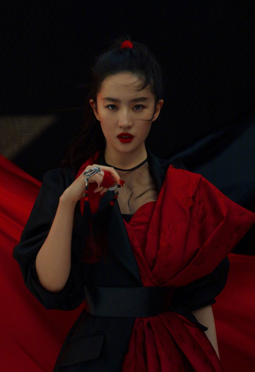 刘亦菲最新古风造型曝光,穿红裙营业超霸气,一秒化身冷艳女王