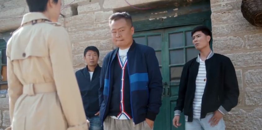 房似锦为救爷爷,一人赶走一波壮汉,但她的弟弟让人失望