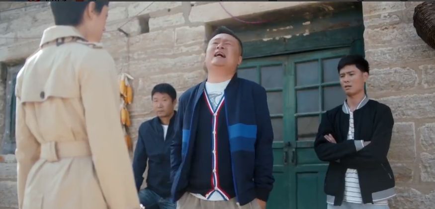 房似锦为救爷爷,一人赶走一波壮汉,但她的弟弟让人失望