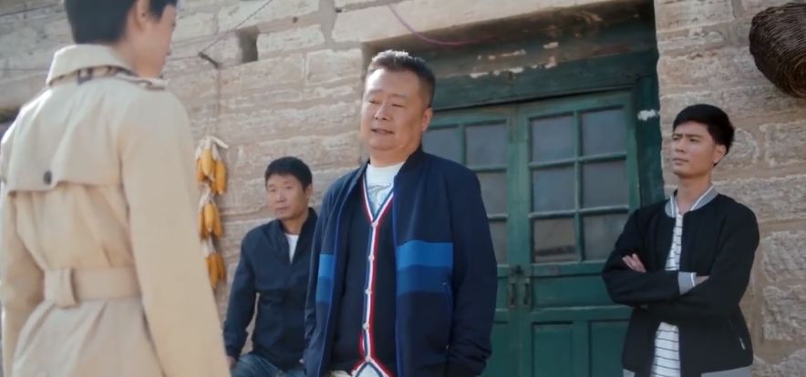 房似锦为救爷爷,一人赶走一波壮汉,但她的弟弟让人失望