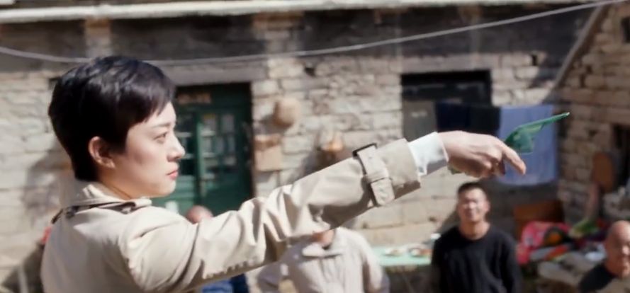 房似锦为救爷爷,一人赶走一波壮汉,但她的弟弟让人失望